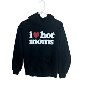 I Love Hot Moms Boys Black Hoodie size M